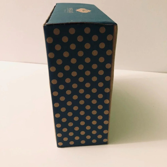 2010 Santa Hat Penguin Magnetic Salt and Pepper Shakers  Mwah Penguins - Picture 6 of 11